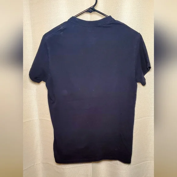 (4/$20) Gildan Men's Black T-Shirt with Colorful Print, Size Small - Picture 3 of 4